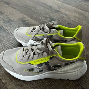 WOMENS REEBOK CL LEGACY AZ